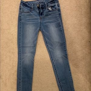 medium wash american eagle jeggings ✨